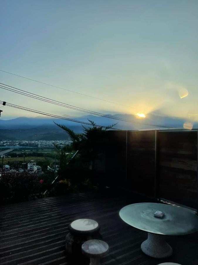 Appartamento Rainbow Hill House彩虹山舍 Shigang Esterno foto