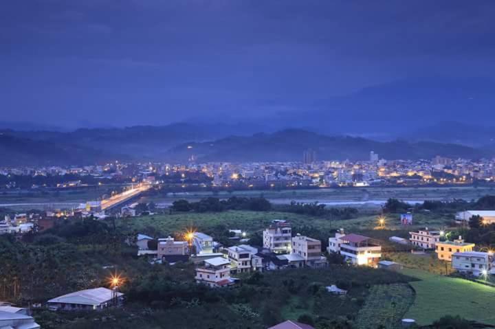 Appartamento Rainbow Hill House彩虹山舍 Shigang Esterno foto